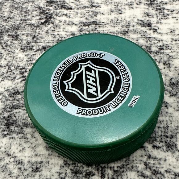 San Jose Sharks NHL Happy St. Patrick's Day Commemorative Hockey Puck Irish Flag - Picture 4 of 5